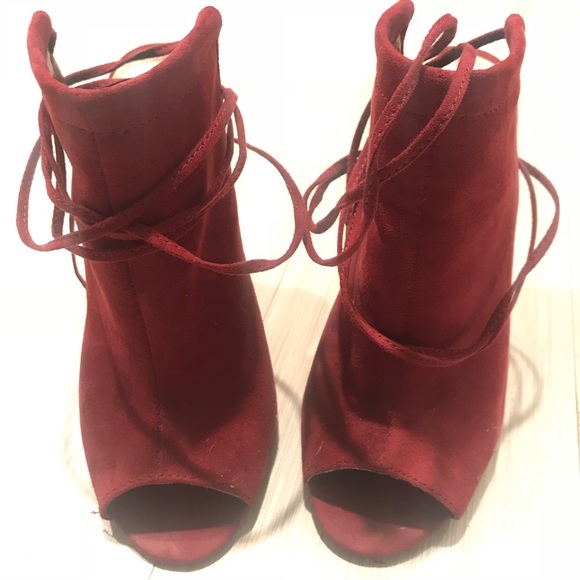 goJane / wine me and sway me 🍷👛👄 - Picture 2 of 4